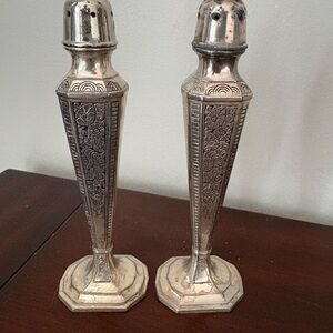 Quaker Silver Plated Salt & Pepper Shakers #559 Art Deco Floral Scroll Etched
